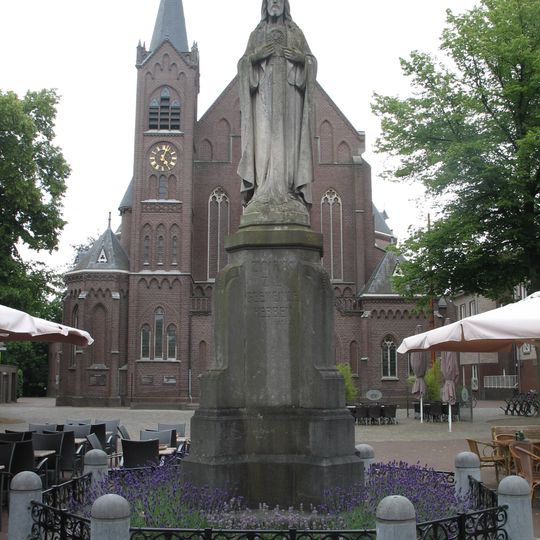 Statue of Sacred Heart of Jesus Christ