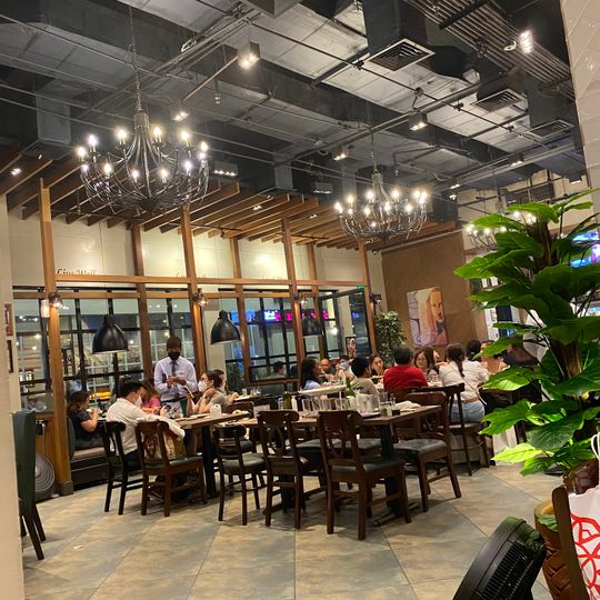 Italianni's Bonifacio High Street