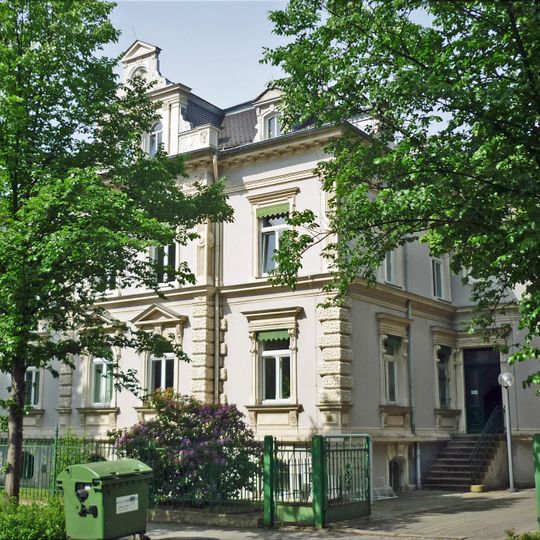 Villa Bahnhofstraße 8