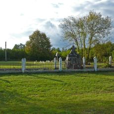 Cmentarz unicki, z krzyżem pokutnym, kamiennym z XIV w.