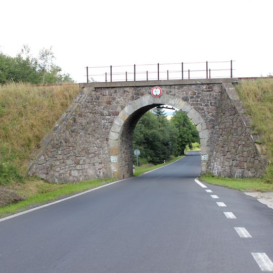 Železniční most přes silnici II/224 v Rusové