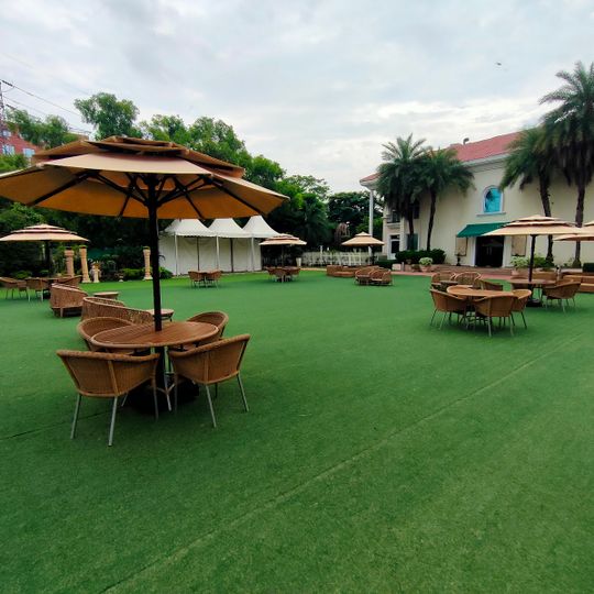 The Palms - Town & Country Club