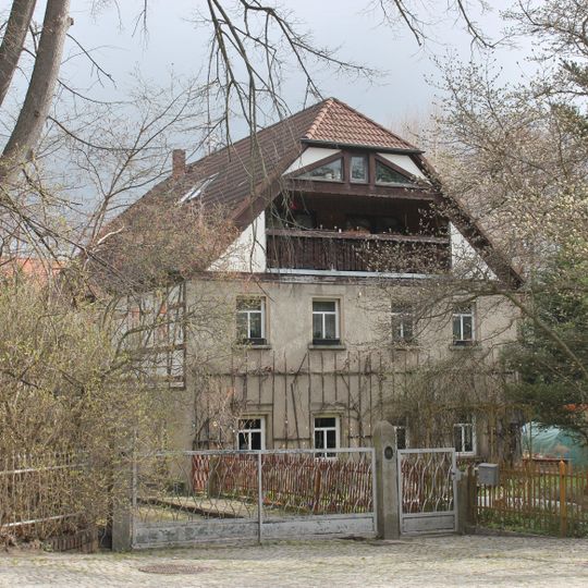 Wohn- und Mühlengebäude, Scheune mit technischer Ausstattung , Radkammer und historischer Steinverladekran Hauptstraße 42
