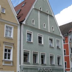 Wohn- und Geschäftshaus