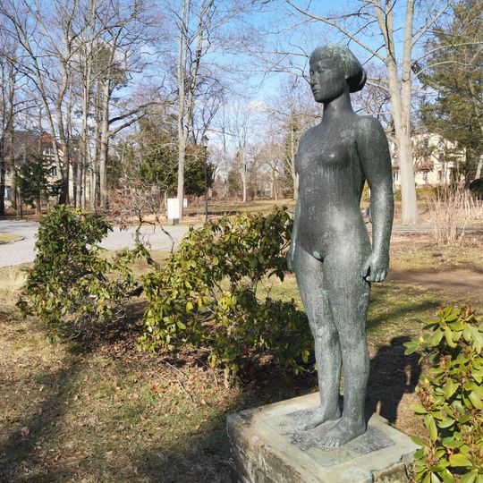 Weibliche Figur in Heilstätte Lindenhof