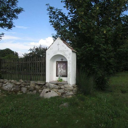 Kaplička jižně od Černic