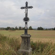 Kříž u silnice západně od Rohů