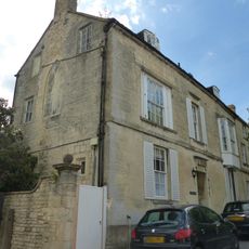 Hillworth House with boundary wall and pier