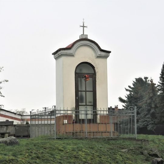 Kaplička v Hlavní ulici v Předboji