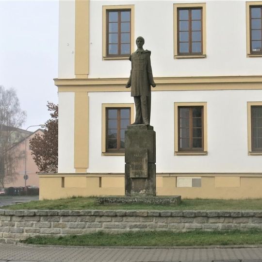Pomník Karla Havlíčka Borovského u budovy soudu v Rakovníku
