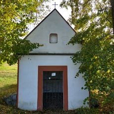 Kaple jihovýchodně od Obory