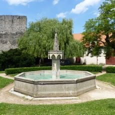 Kašna na nádvoří hradu Bítova