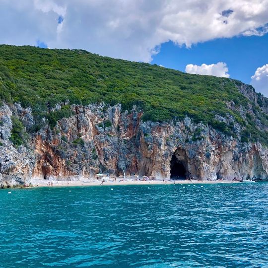 Shpella e Pëllumbave