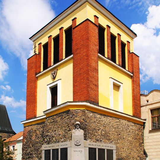 Pomník padlým v Pardubicích na náměstí Republiky