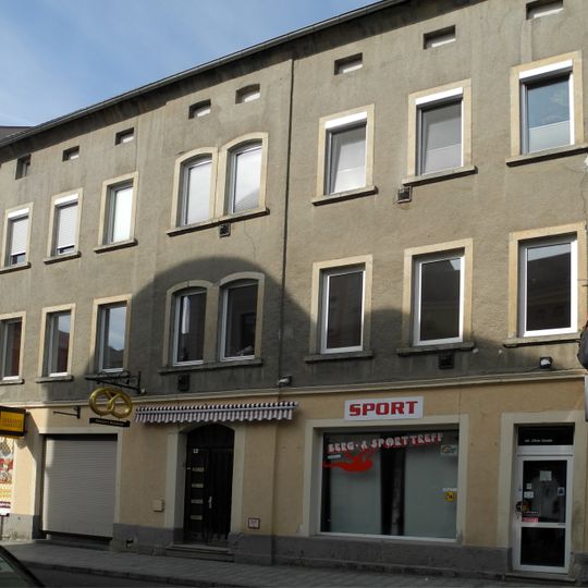 Wohnhaus in geschlossener Bebauung, spätklassizistischer Bau Schandauer Straße 6