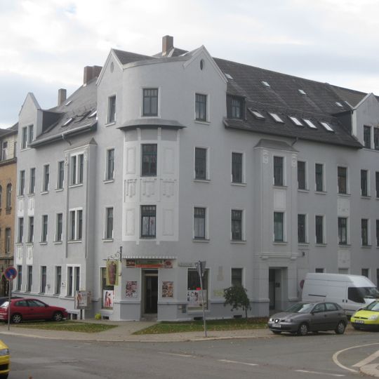 Mietshaus in geschlossener Bebauung in Ecklage mit Vorgarten Albrechtstraße 48