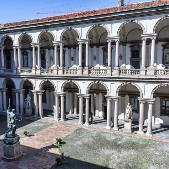 Cortile d'onore del palazzo di Brera