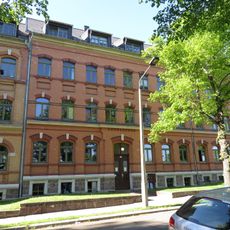 Mietshaus in geschlossener Bebauung, mit Vorgarten Ebersdorfer Straße 37