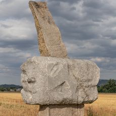 Plastika Krásná je modrá obloha II na Cestě mramoru v Dobřichovicích