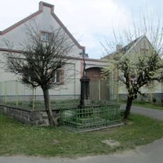 Kříž v Malém Boru u křižovatky