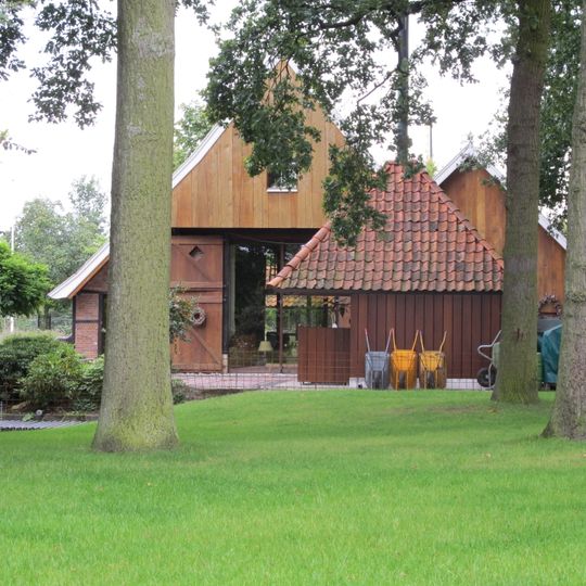 Saksische schuur, baksteen met stijl en zegelwerk