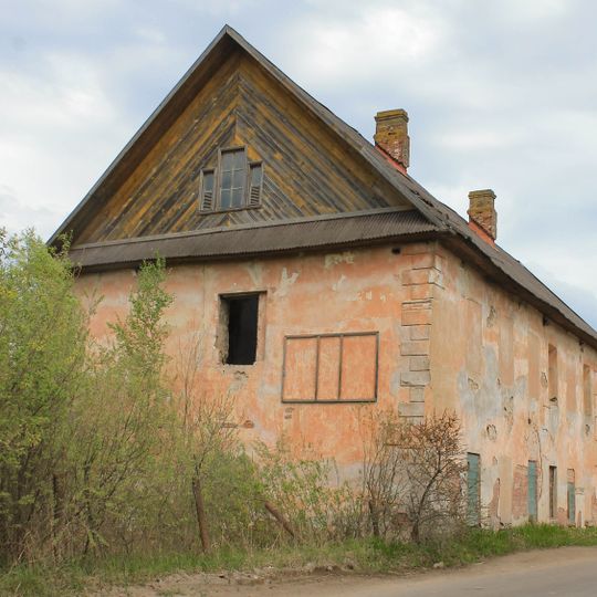 Каменное двухэтажное здание