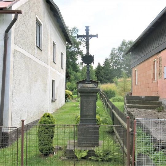 Kříž u domu 698 v Mikulášovicích