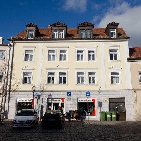 Wohn- und Geschäftshaus