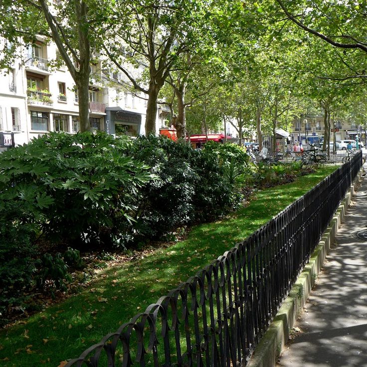 Place Mireille Havet