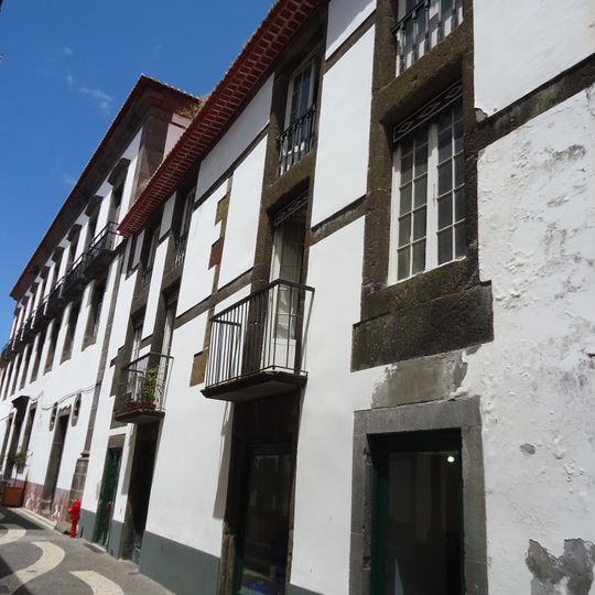 Edifício na rua do Bispo, n.º 27