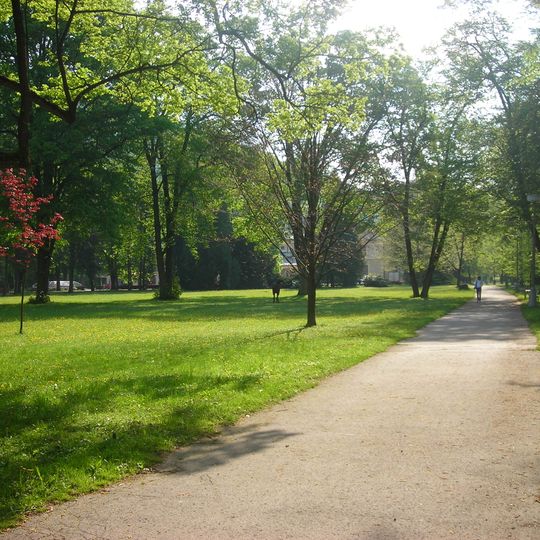 Pramenný dvor, park