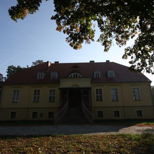 Manor in Kiełpiny
