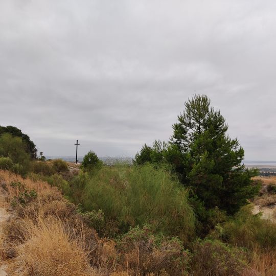 Gran cruz de hierro del Camino de Santiago en la Sierra de San Cristóbal