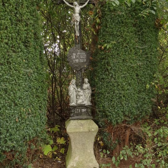 Kříž u rybníčku