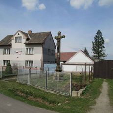 Kříž v zahradě v Borkovicích