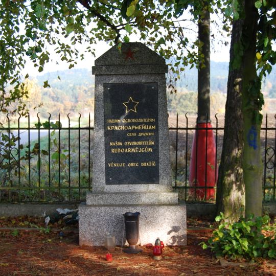 Pomník na hřbitově padlých rudoarmějců