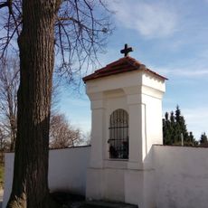 Kaplička ve zdi hřbitova
