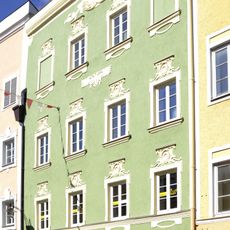 Wohn- und Geschäftshaus