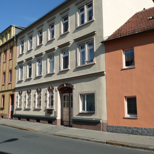 Mietshaus in geschlossener Bebauung Dresdner Straße 29