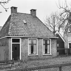 Eenvoudig pand onder zadeldak