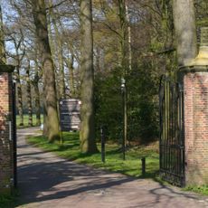 Kasteel Duivenvoorde: Hoofdinrijhek