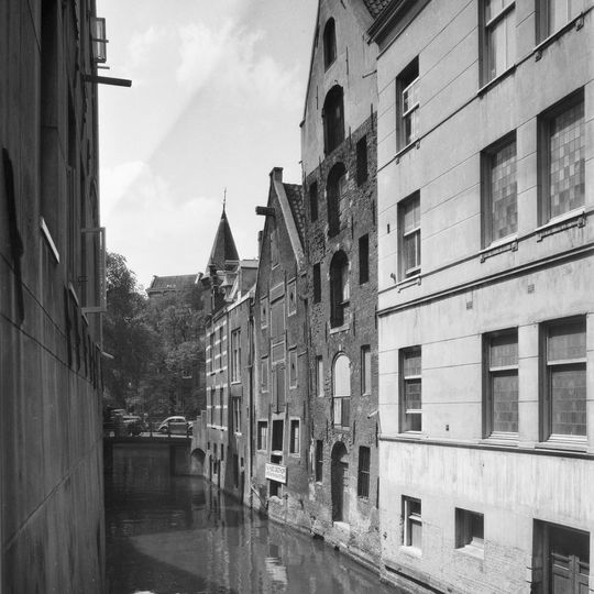 Pakhuis met puntgevels