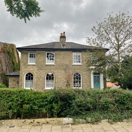 3 And 5, Southern Road N2