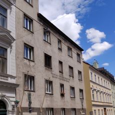 Gemeindebau Bernardgasse 10