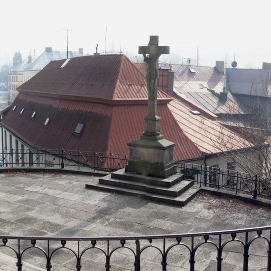 Kříž u kostela v Krásné Lípě