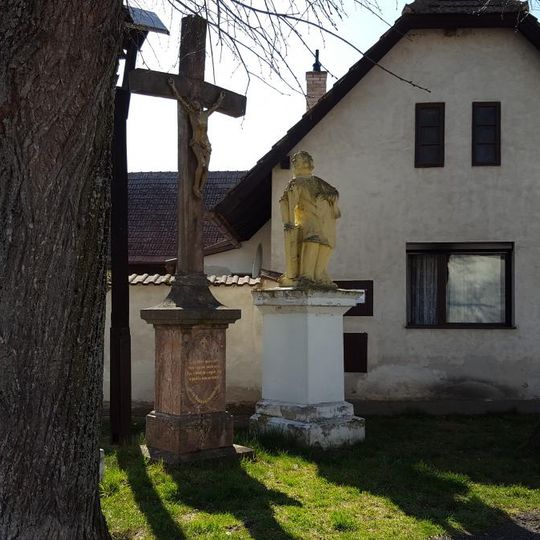 Socha svatého Vavřince u Veského rybníka v Tmani