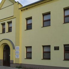 Pamětní deska v Lanžhotě na ulici Komenského