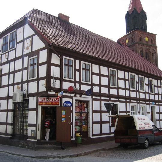 1 Wolności Square in Maszewo